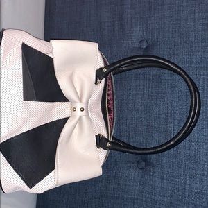 I’m selling a Hersey Johnson Purse